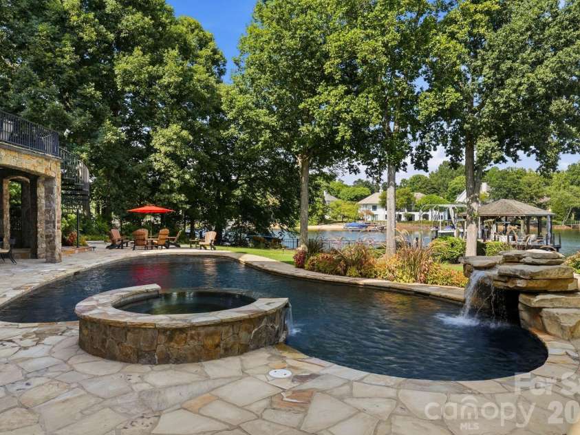 18802 Balmore Pines Lane, Cornelius, NC 28031.  MLS# CAR4415965, YatesRealty ID 47260. 