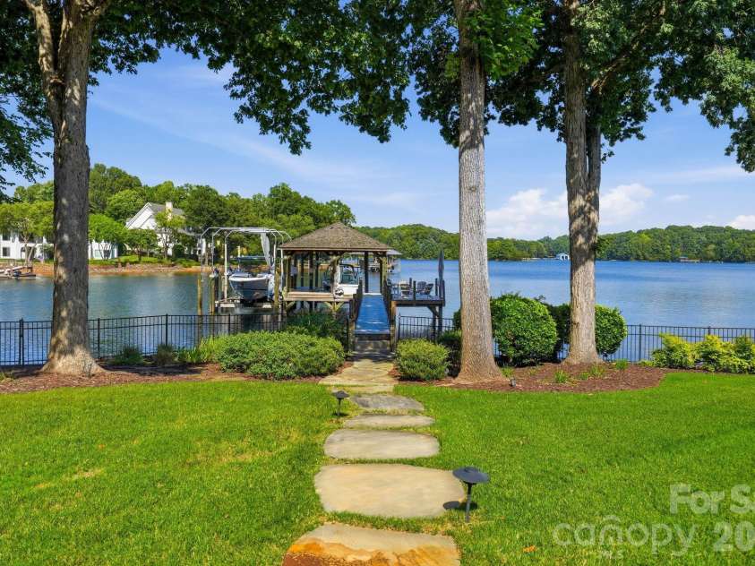 18802 Balmore Pines Lane, Cornelius, NC 28031.  MLS# CAR4415965, YatesRealty ID 47260. 