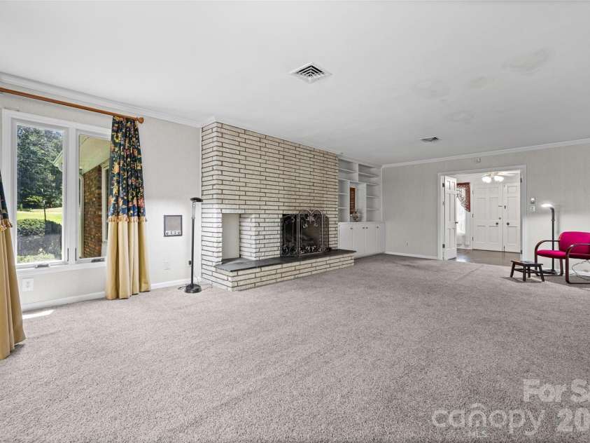 233 Laburn Avenue, Charlotte, NC 28214.  MLS# CAR4418605, YatesRealty ID 47262. 