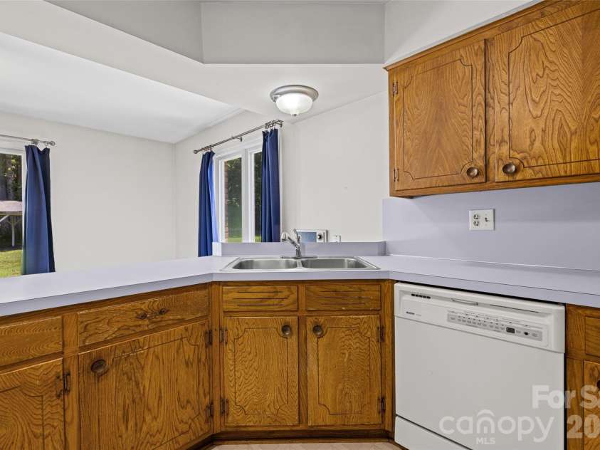 233 Laburn Avenue, Charlotte, NC 28214.  MLS# CAR4418605, YatesRealty ID 47262. 
