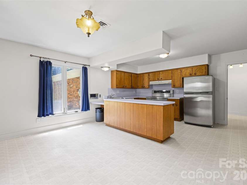 233 Laburn Avenue, Charlotte, NC 28214.  MLS# CAR4418605, YatesRealty ID 47262. 