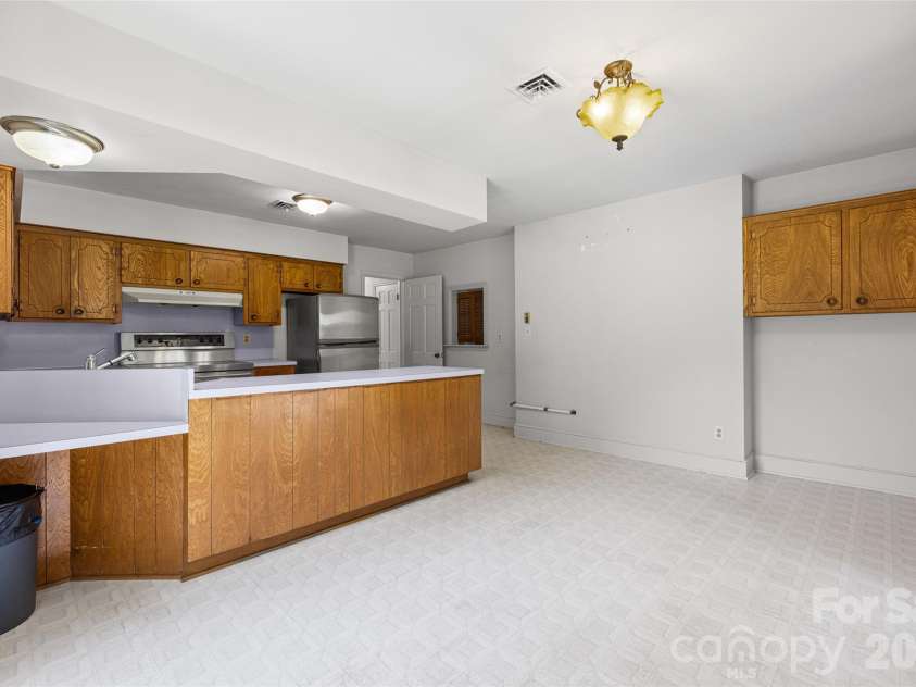 233 Laburn Avenue, Charlotte, NC 28214.  MLS# CAR4418605, YatesRealty ID 47262. 