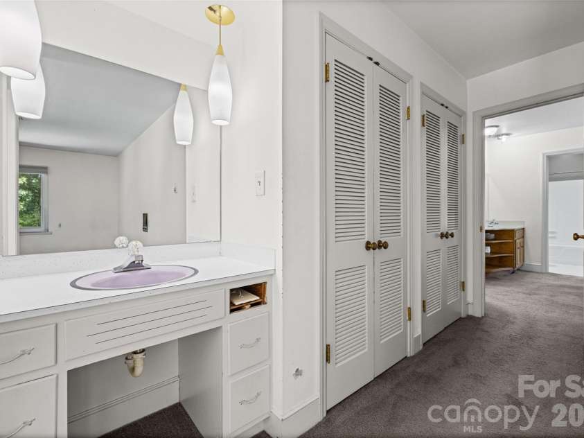 233 Laburn Avenue, Charlotte, NC 28214.  MLS# CAR4418605, YatesRealty ID 47262. 