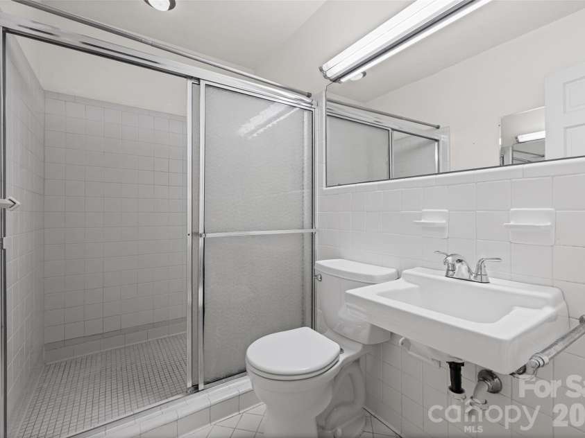 233 Laburn Avenue, Charlotte, NC 28214.  MLS# CAR4418605, YatesRealty ID 47262. 