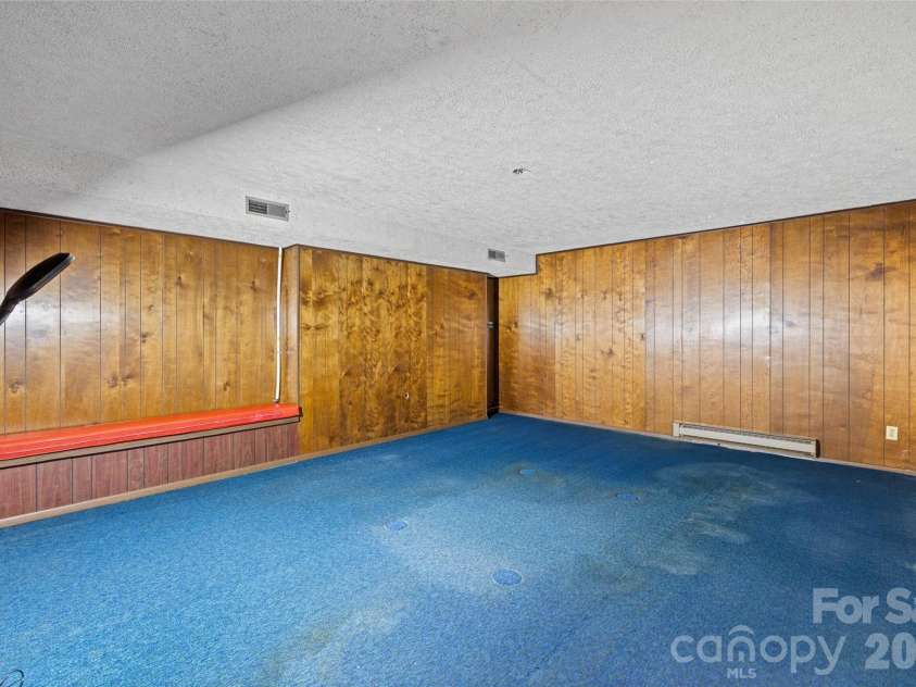 233 Laburn Avenue, Charlotte, NC 28214.  MLS# CAR4418605, YatesRealty ID 47262. 