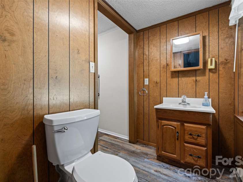 233 Laburn Avenue, Charlotte, NC 28214.  MLS# CAR4418605, YatesRealty ID 47262. 