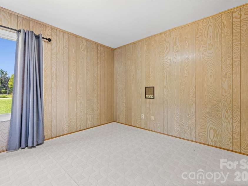 233 Laburn Avenue, Charlotte, NC 28214.  MLS# CAR4418605, YatesRealty ID 47262. MAIN LEVEL OFFICE