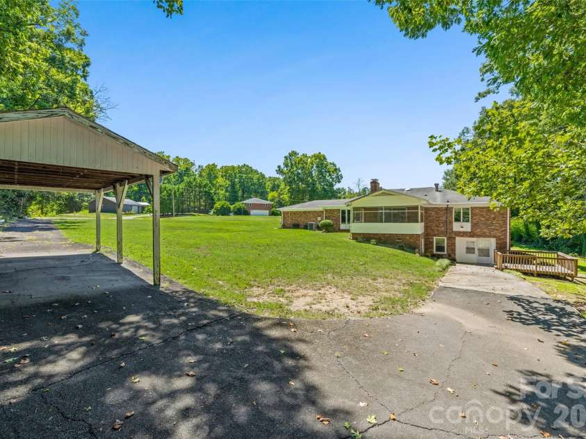 233 Laburn Avenue, Charlotte, NC 28214.  MLS# CAR4418605, YatesRealty ID 47262. SO MANY POSSIBILITIES!