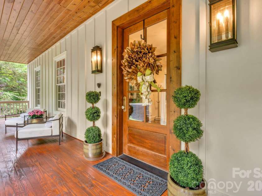 368 Green Hill Woods, Blowing Rock, NC 28605.  MLS# CAR4411772, YatesRealty ID 47263. Inviting Entry!
