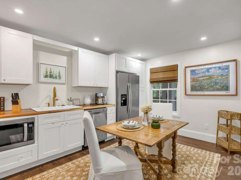 368 Green Hill Woods, Blowing Rock, NC 28605.  MLS# CAR4411772, YatesRealty ID 47263. Lower-level apartment suite kitchen