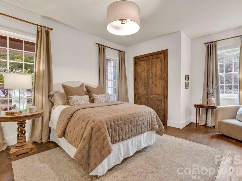368 Green Hill Woods, Blowing Rock, NC 28605.  MLS# CAR4411772, YatesRealty ID 47263. Main-level bedroom suite 2