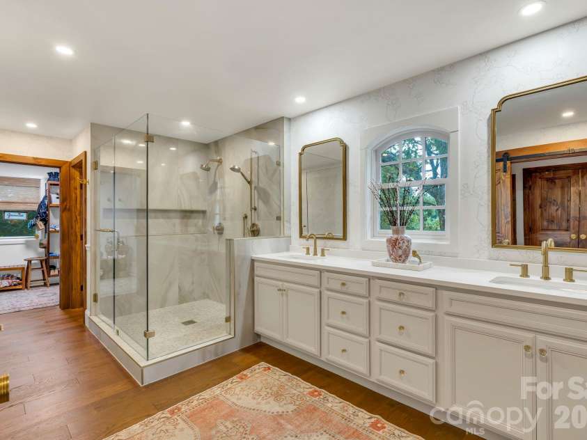 368 Green Hill Woods, Blowing Rock, NC 28605.  MLS# CAR4411772, YatesRealty ID 47263. Primary suite bath