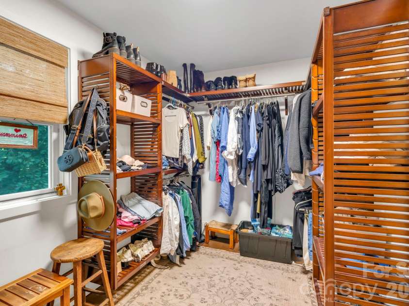 368 Green Hill Woods, Blowing Rock, NC 28605.  MLS# CAR4411772, YatesRealty ID 47263. Primary suite walk-in closet