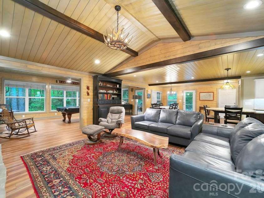 503 Cliff Ridge Drive, Cleveland, SC 29635.  MLS# CAR4418547, YatesRealty ID 47265. Living Room
