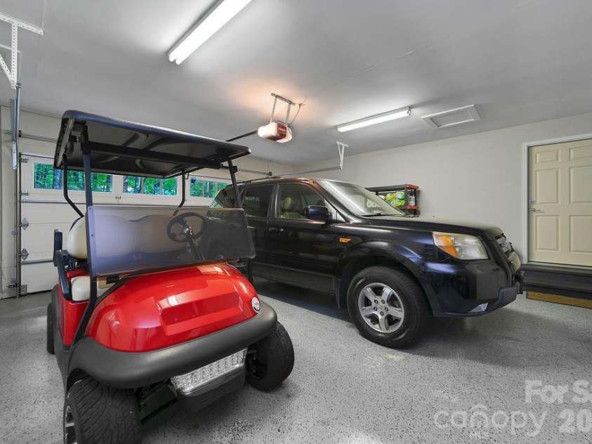 503 Cliff Ridge Drive, Cleveland, SC 29635.  MLS# CAR4418547, YatesRealty ID 47265. Two car garage