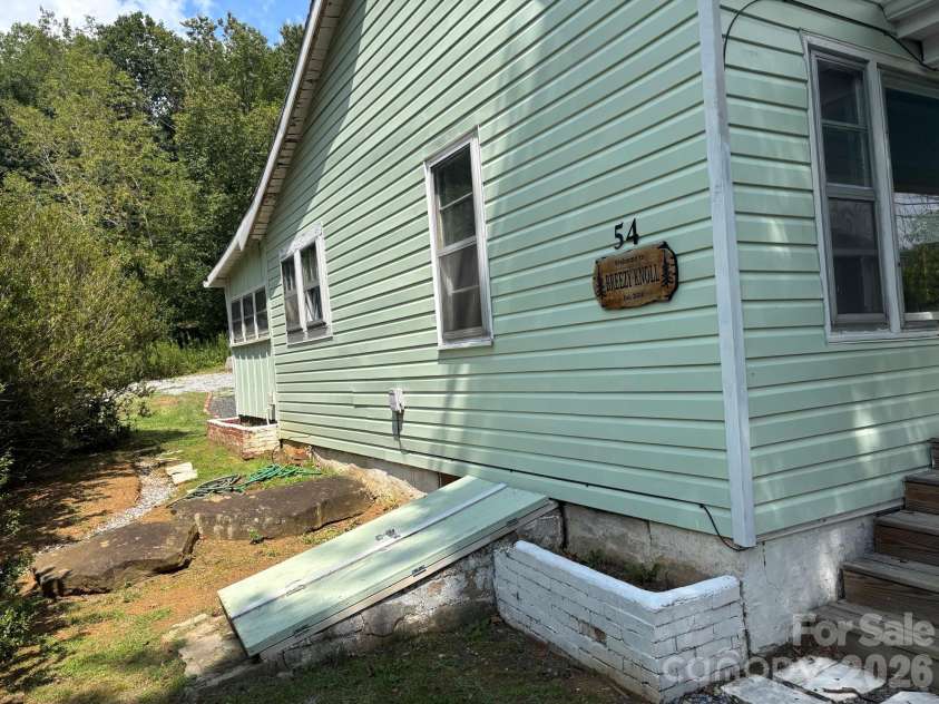 54 Jaimes Lane, Bakersville, NC 28705.  MLS# CAR4418961, YatesRealty ID 47269. 