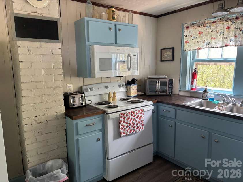 54 Jaimes Lane, Bakersville, NC 28705.  MLS# CAR4418961, YatesRealty ID 47269. 