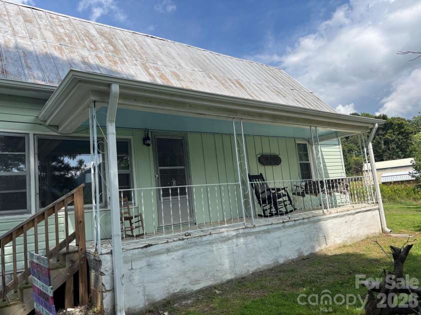 54 Jaimes Lane, Bakersville, NC 28705.  MLS# CAR4418961, YatesRealty ID 47269. 