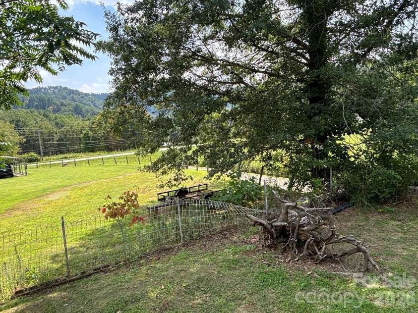 54 Jaimes Lane, Bakersville, NC 28705.  MLS# CAR4418961, YatesRealty ID 47269. 