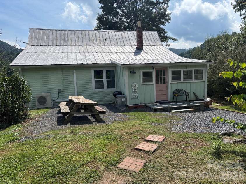 54 Jaimes Lane, Bakersville, NC 28705.  MLS# CAR4418961, YatesRealty ID 47269. 