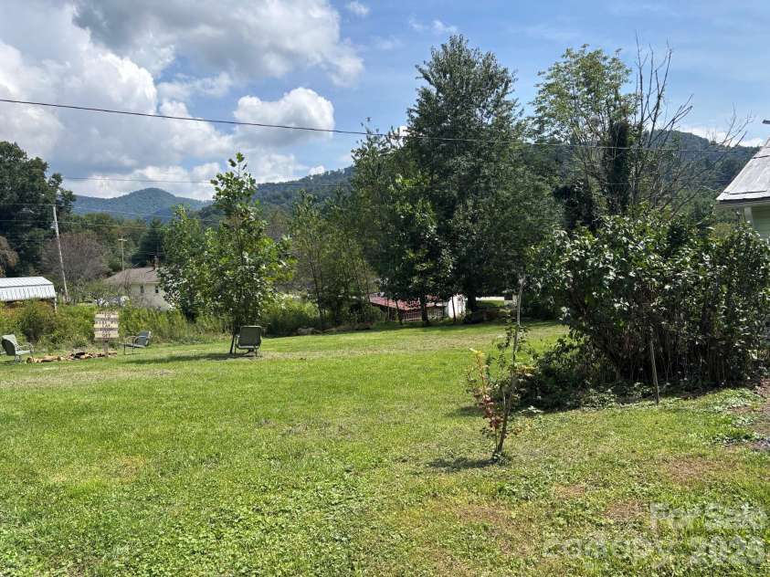 54 Jaimes Lane, Bakersville, NC 28705.  MLS# CAR4418961, YatesRealty ID 47269. 