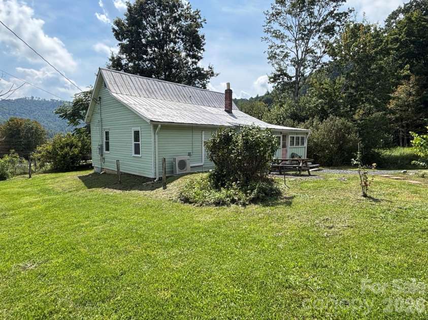 54 Jaimes Lane, Bakersville, NC 28705.  MLS# CAR4418961, YatesRealty ID 47269. 