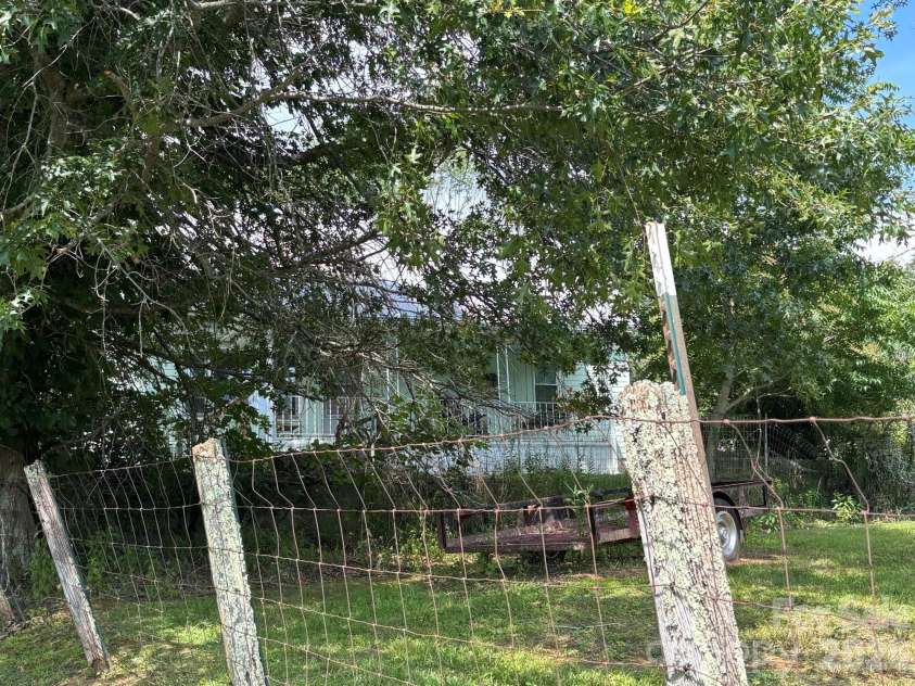 54 Jaimes Lane, Bakersville, NC 28705.  MLS# CAR4418961, YatesRealty ID 47269. 