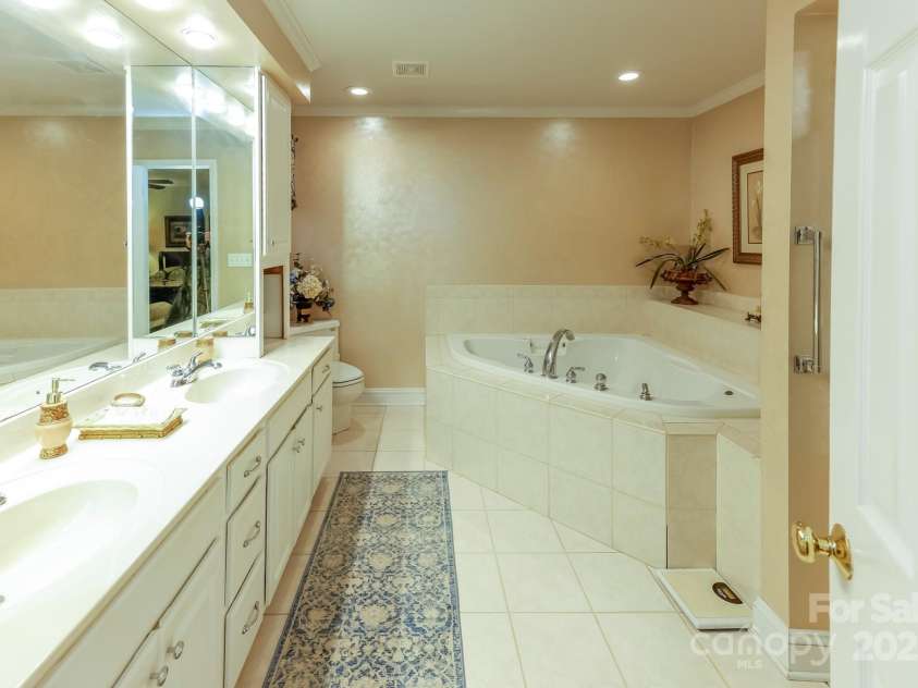 191 Briarwood Drive, Rutherfordton, NC 28139.  MLS# CAR4287792, YatesRealty ID 4727. Primary bath