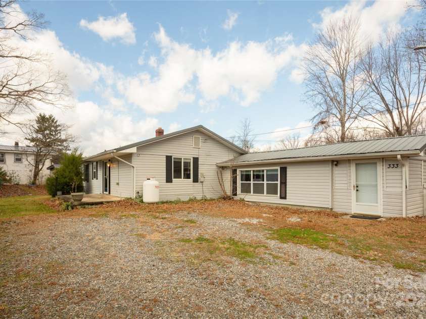 333 Oakview Park Road, Asheville, NC 28803.  MLS# CAR4327204, YatesRealty ID 4727. Ample parking!