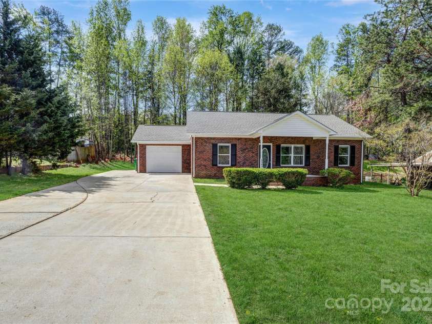 6549 Wesbrook Drive, Charlotte, NC 28214.  MLS# CAR4243608, YatesRealty ID 4727. 