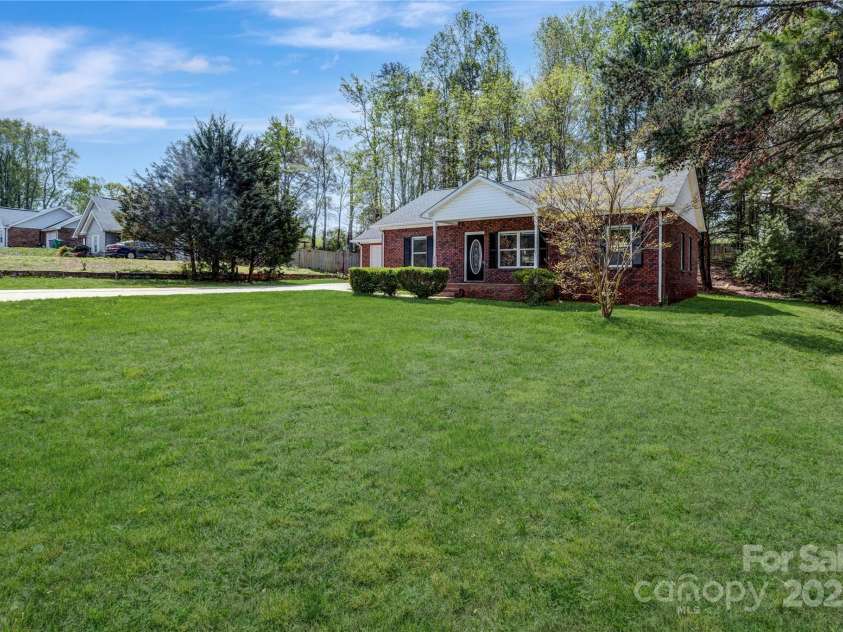 6549 Wesbrook Drive, Charlotte, NC 28214.  MLS# CAR4243608, YatesRealty ID 4727. 