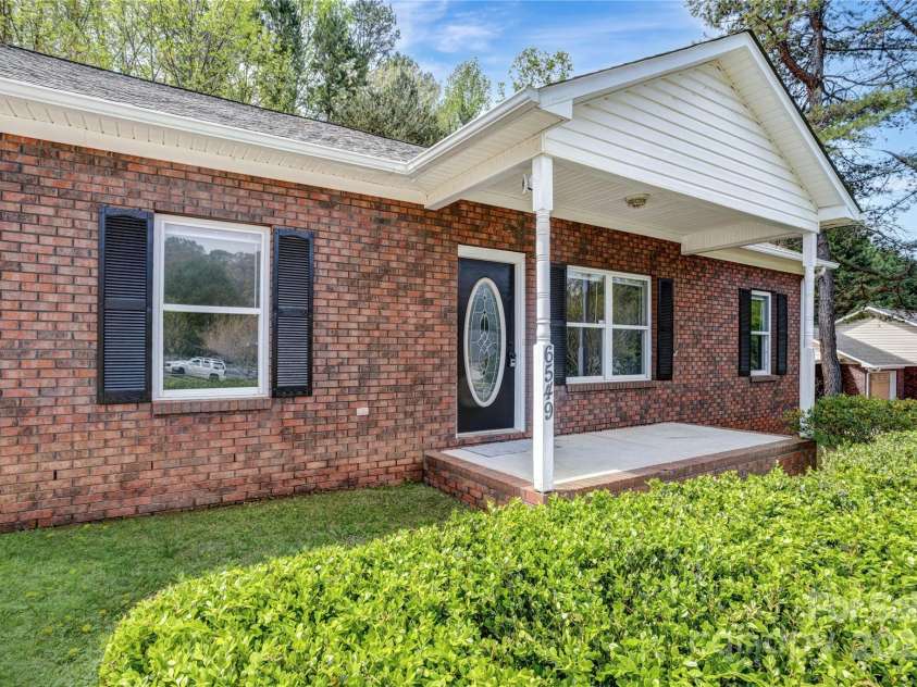 6549 Wesbrook Drive, Charlotte, NC 28214.  MLS# CAR4243608, YatesRealty ID 4727. 