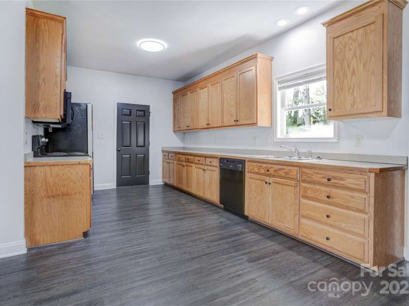 6549 Wesbrook Drive, Charlotte, NC 28214.  MLS# CAR4243608, YatesRealty ID 4727. 