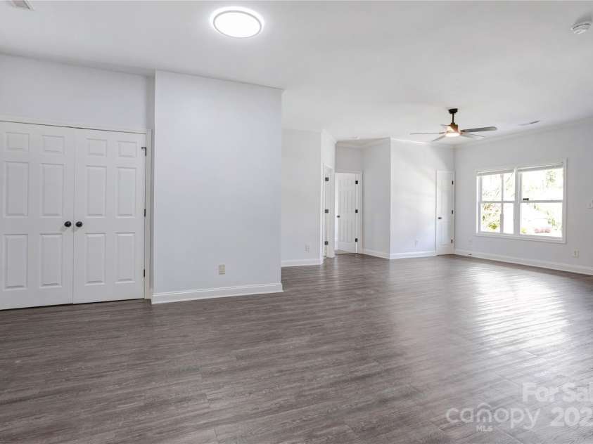 6549 Wesbrook Drive, Charlotte, NC 28214.  MLS# CAR4243608, YatesRealty ID 4727. 
