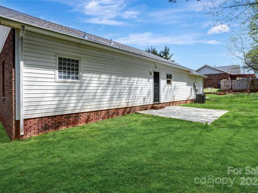 6549 Wesbrook Drive, Charlotte, NC 28214.  MLS# CAR4243608, YatesRealty ID 4727. 