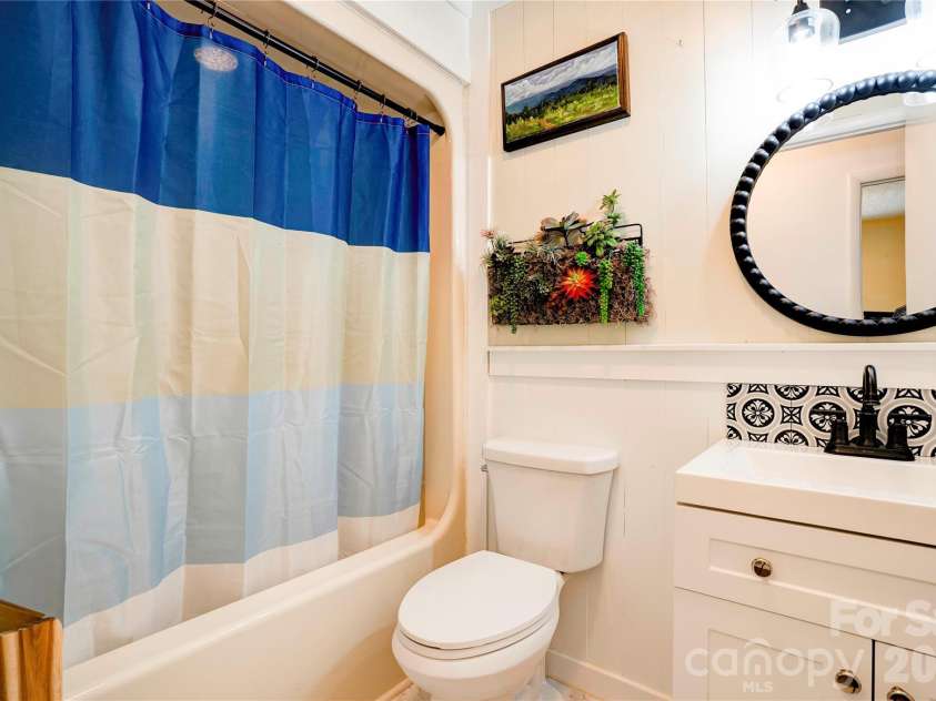 8 Charger Court, Shelby, NC 28152.  MLS# CAR4418696, YatesRealty ID 47270. Bathroom 2