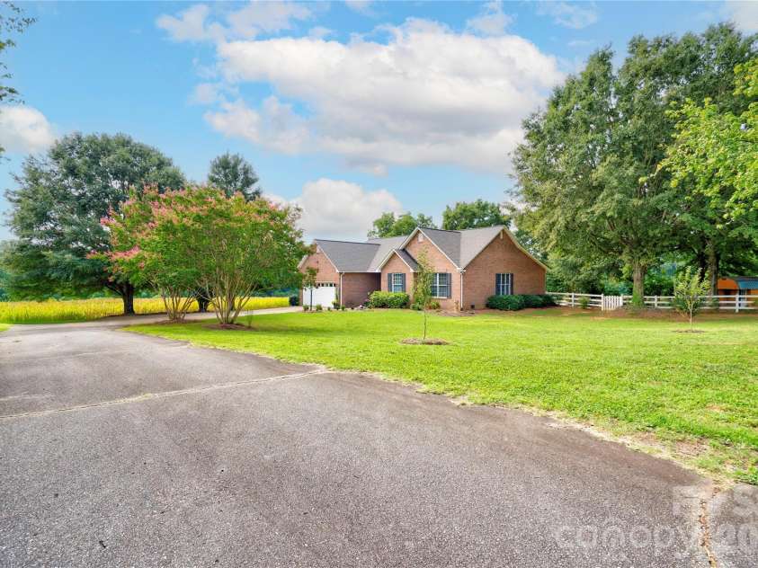 8 Charger Court, Shelby, NC 28152.  MLS# CAR4418696, YatesRealty ID 47270. Drive