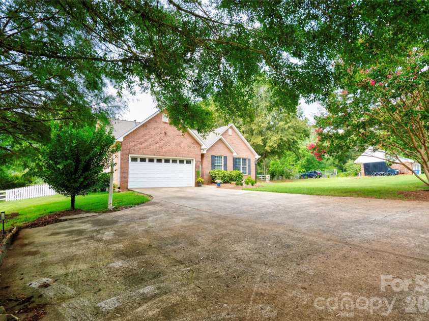 8 Charger Court, Shelby, NC 28152.  MLS# CAR4418696, YatesRealty ID 47270. Front Left