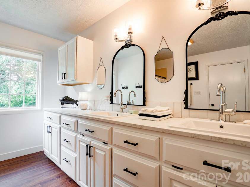 8 Charger Court, Shelby, NC 28152.  MLS# CAR4418696, YatesRealty ID 47270. Primary Bathroom