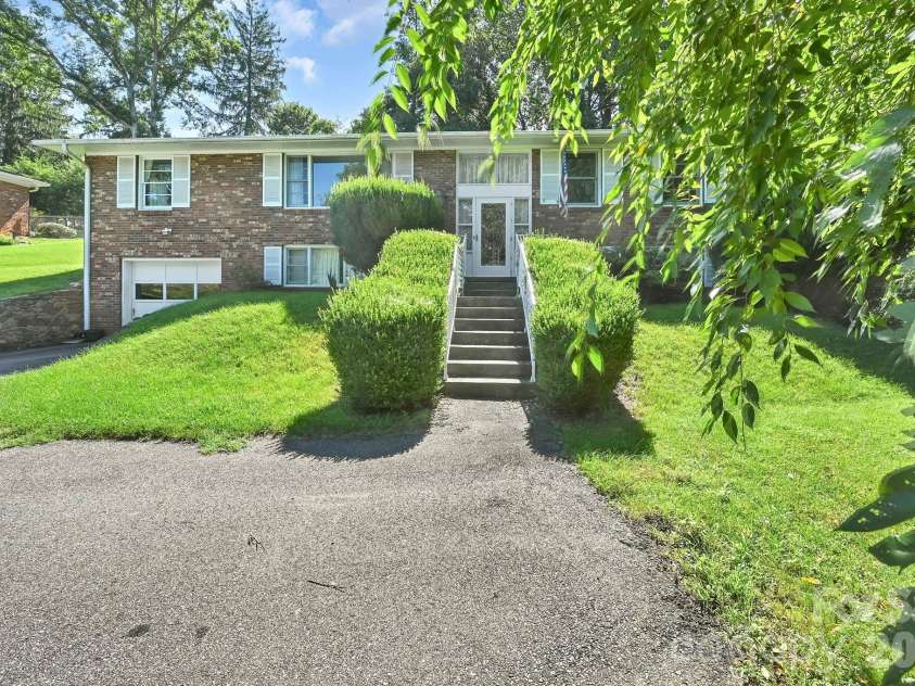 28 Glenview Road, Asheville, NC 28804.  MLS# CAR4406564, YatesRealty ID 47272. 