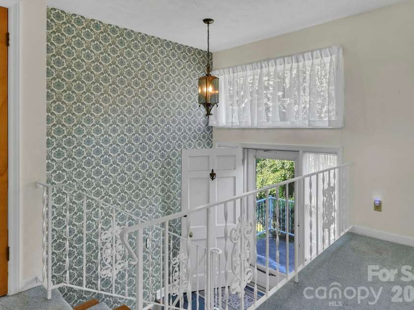 28 Glenview Road, Asheville, NC 28804.  MLS# CAR4406564, YatesRealty ID 47272. 