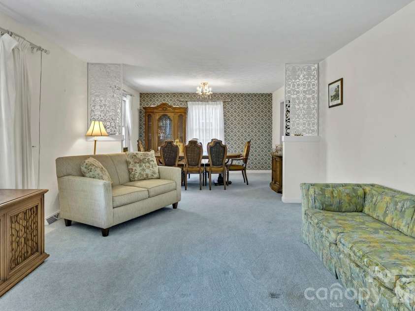 28 Glenview Road, Asheville, NC 28804.  MLS# CAR4406564, YatesRealty ID 47272. 