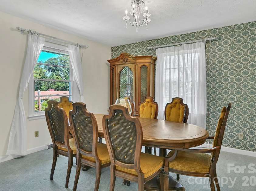 28 Glenview Road, Asheville, NC 28804.  MLS# CAR4406564, YatesRealty ID 47272. 