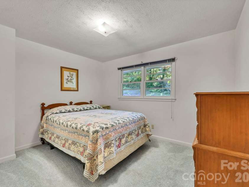 28 Glenview Road, Asheville, NC 28804.  MLS# CAR4406564, YatesRealty ID 47272. 