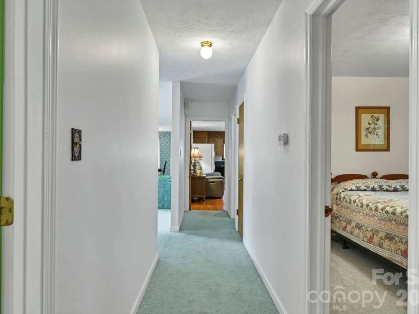 28 Glenview Road, Asheville, NC 28804.  MLS# CAR4406564, YatesRealty ID 47272. 