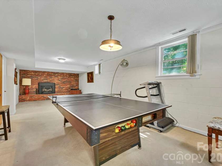28 Glenview Road, Asheville, NC 28804.  MLS# CAR4406564, YatesRealty ID 47272. 
