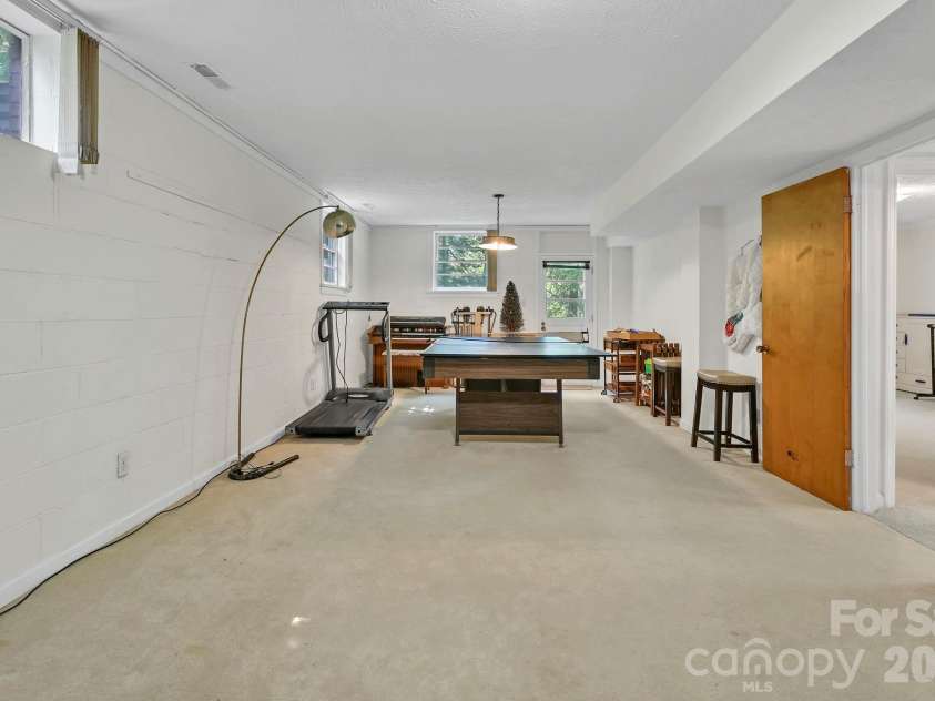 28 Glenview Road, Asheville, NC 28804.  MLS# CAR4406564, YatesRealty ID 47272. 