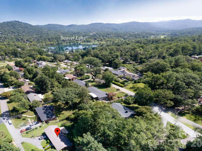 28 Glenview Road, Asheville, NC 28804.  MLS# CAR4406564, YatesRealty ID 47272. 