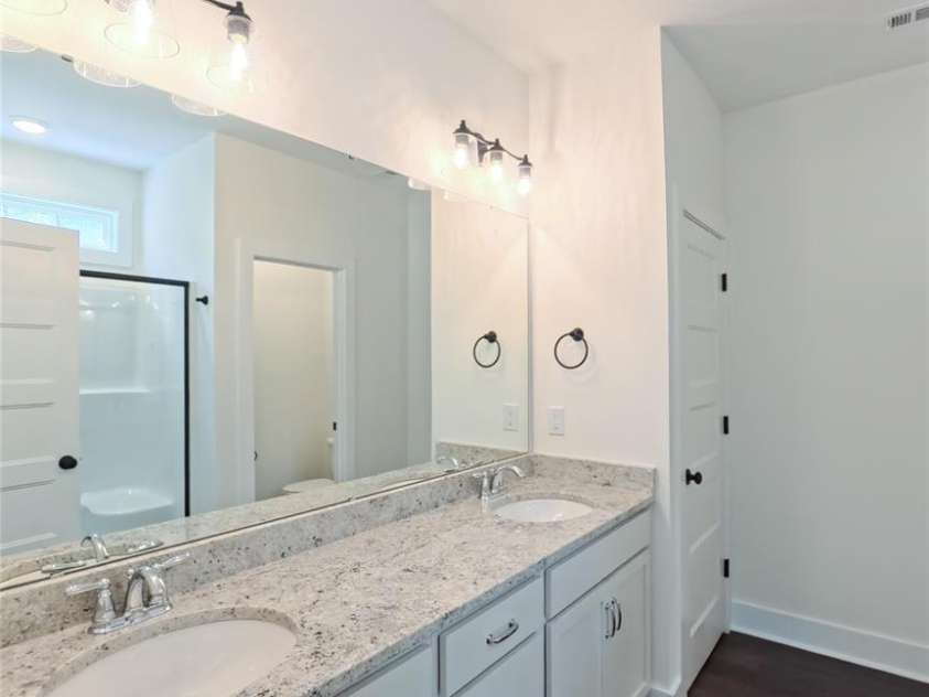 3155 Meadowcrest Drive, Clover, SC 29710.  MLS# CAR4416022, YatesRealty ID 47273. Primary Bathroom