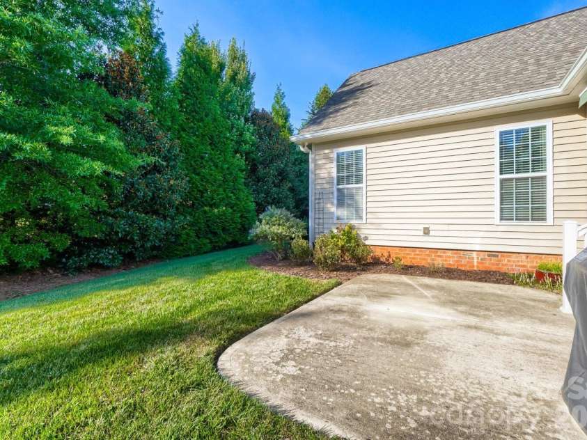 18311 Glenealy Drive, Cornelius, NC 28031.  MLS# CAR4418635, YatesRealty ID 47274. 